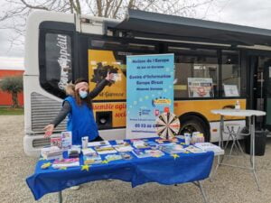animation-hang-art-bus