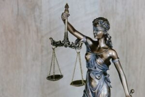 commission-europeenne-reaffirme-primaute-du-droit-ue