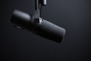 Micro noir sur un fond gris anthracite